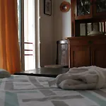 Ela *